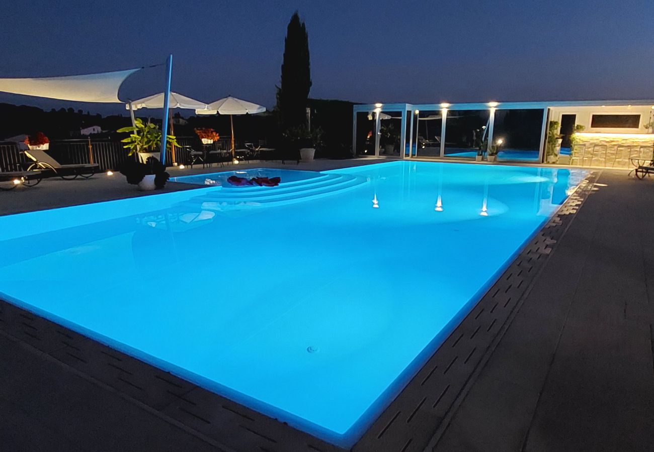 Appartamento a Castelnuovo del Garda - Il Gelso del Garda Luxury Studio con giardino, piscina, palestra