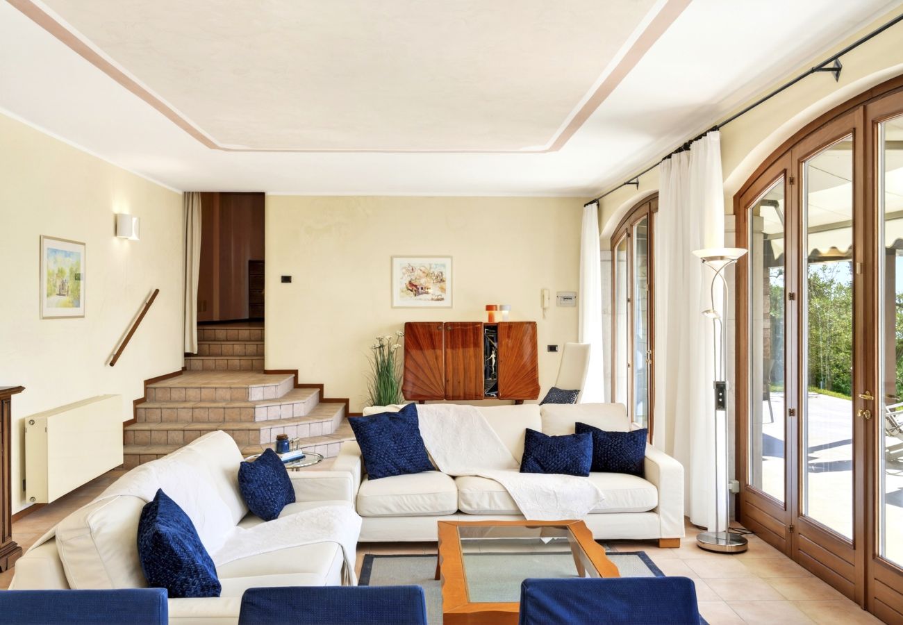 Villa a Torri del Benaco - Regarda - Villa Vera con magnifica vista lago ed ampio giardino