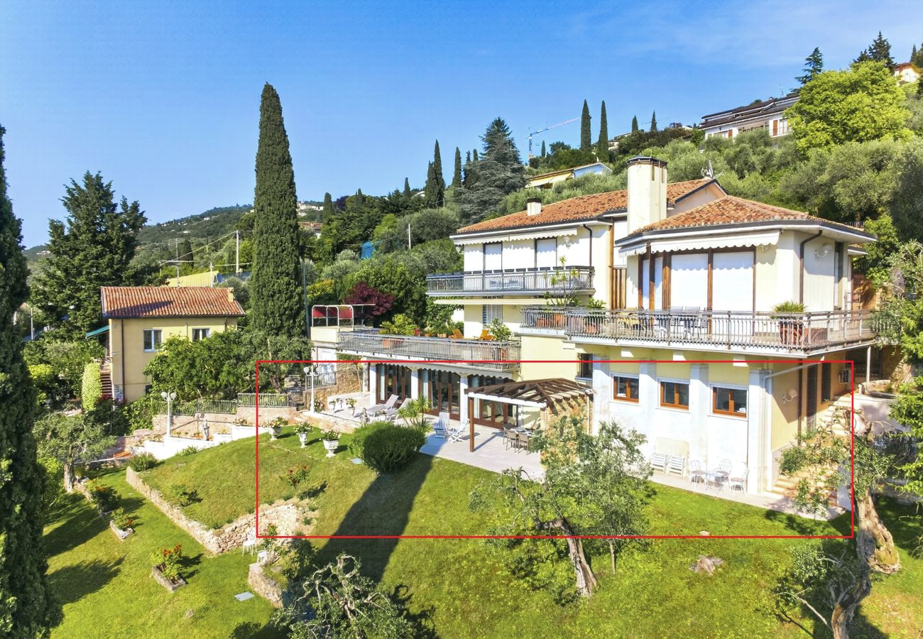 Villa a Torri del Benaco - Regarda - Villa Vera con magnifica vista lago ed ampio giardino