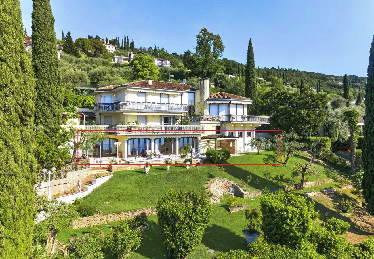 Villa a Torri del Benaco - Regarda - Villa Vera con magnifica vista lago ed ampio giardino