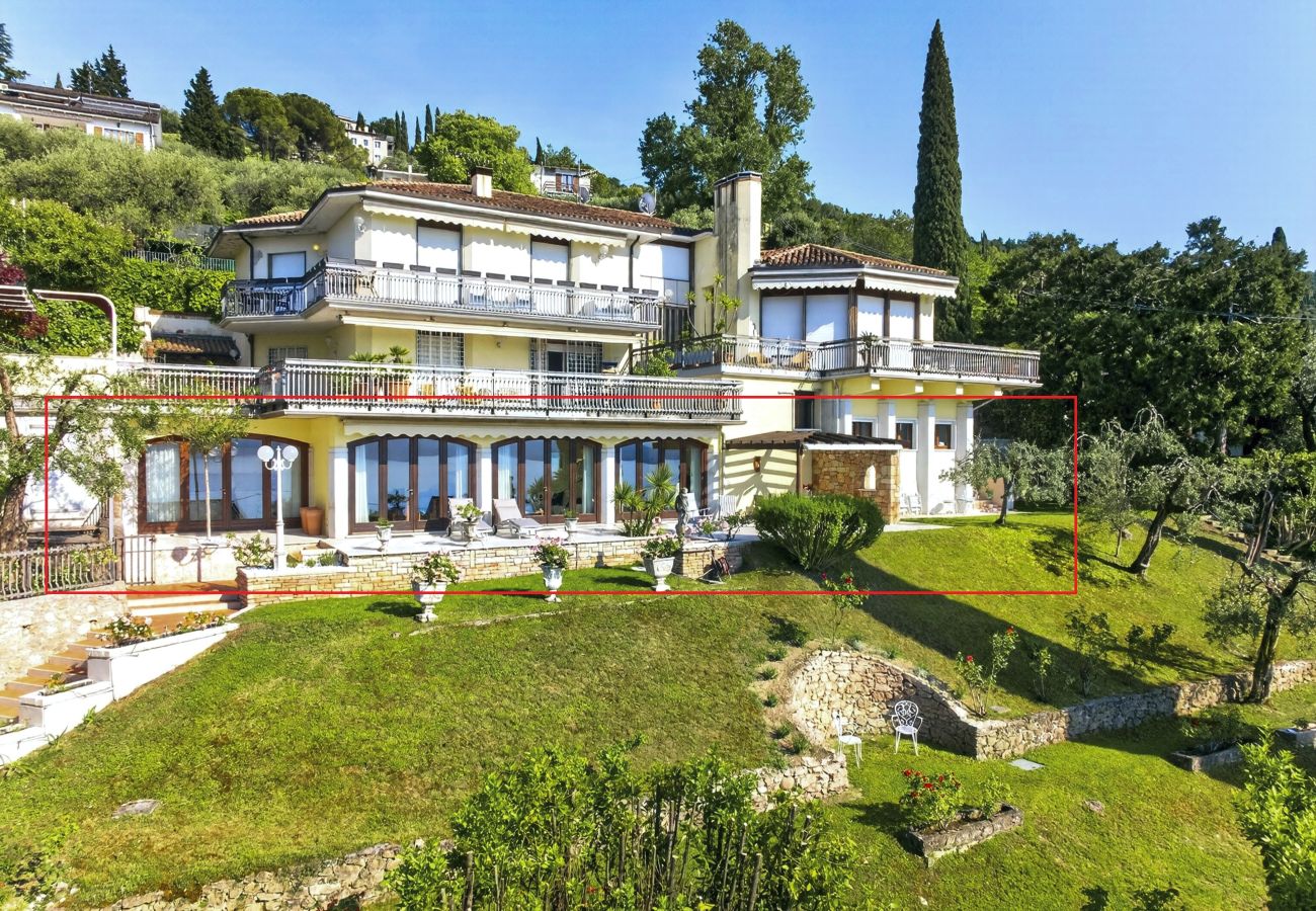 Villa a Torri del Benaco - Regarda - Villa Vera con magnifica vista lago ed ampio giardino