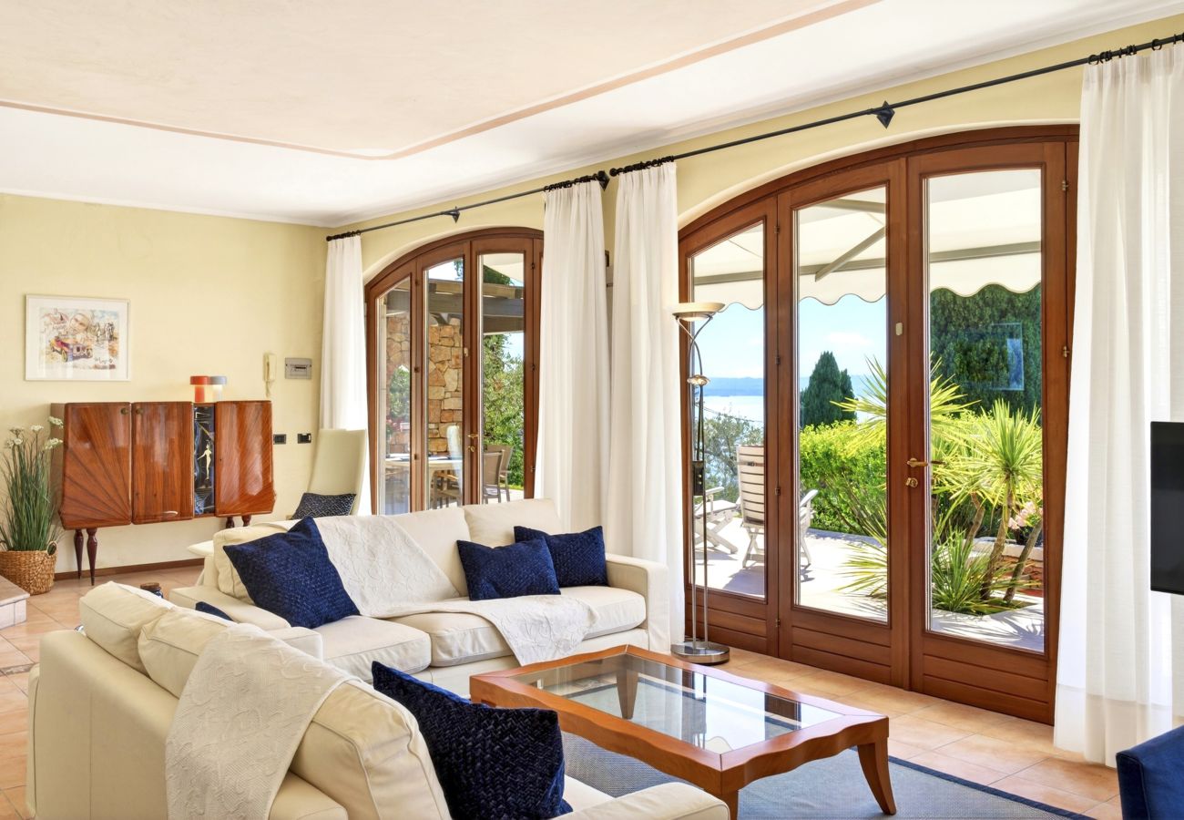 Villa a Torri del Benaco - Regarda - Villa Vera con magnifica vista lago ed ampio giardino