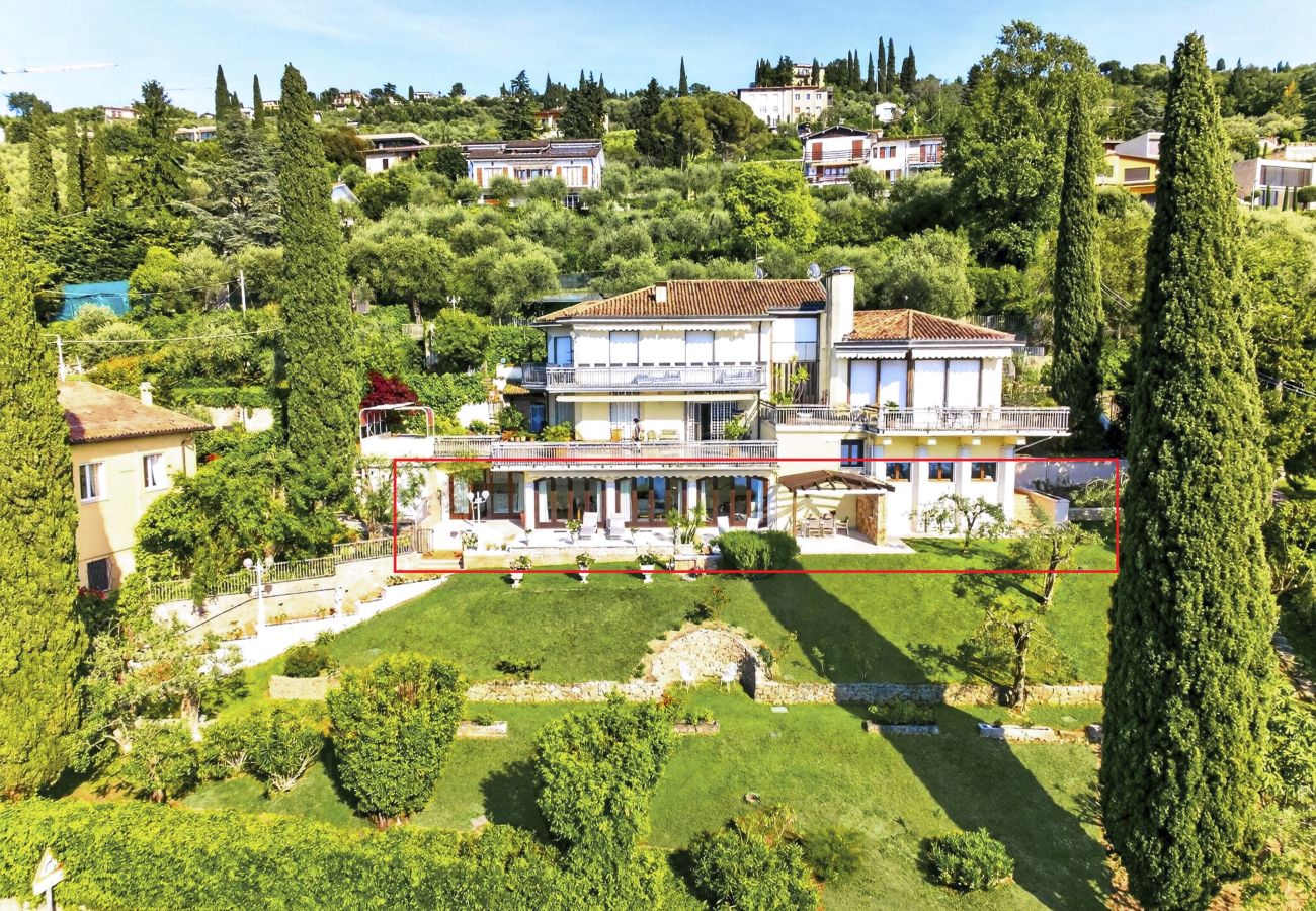 Villa a Torri del Benaco - Regarda - Villa Vera con magnifica vista lago ed ampio giardino