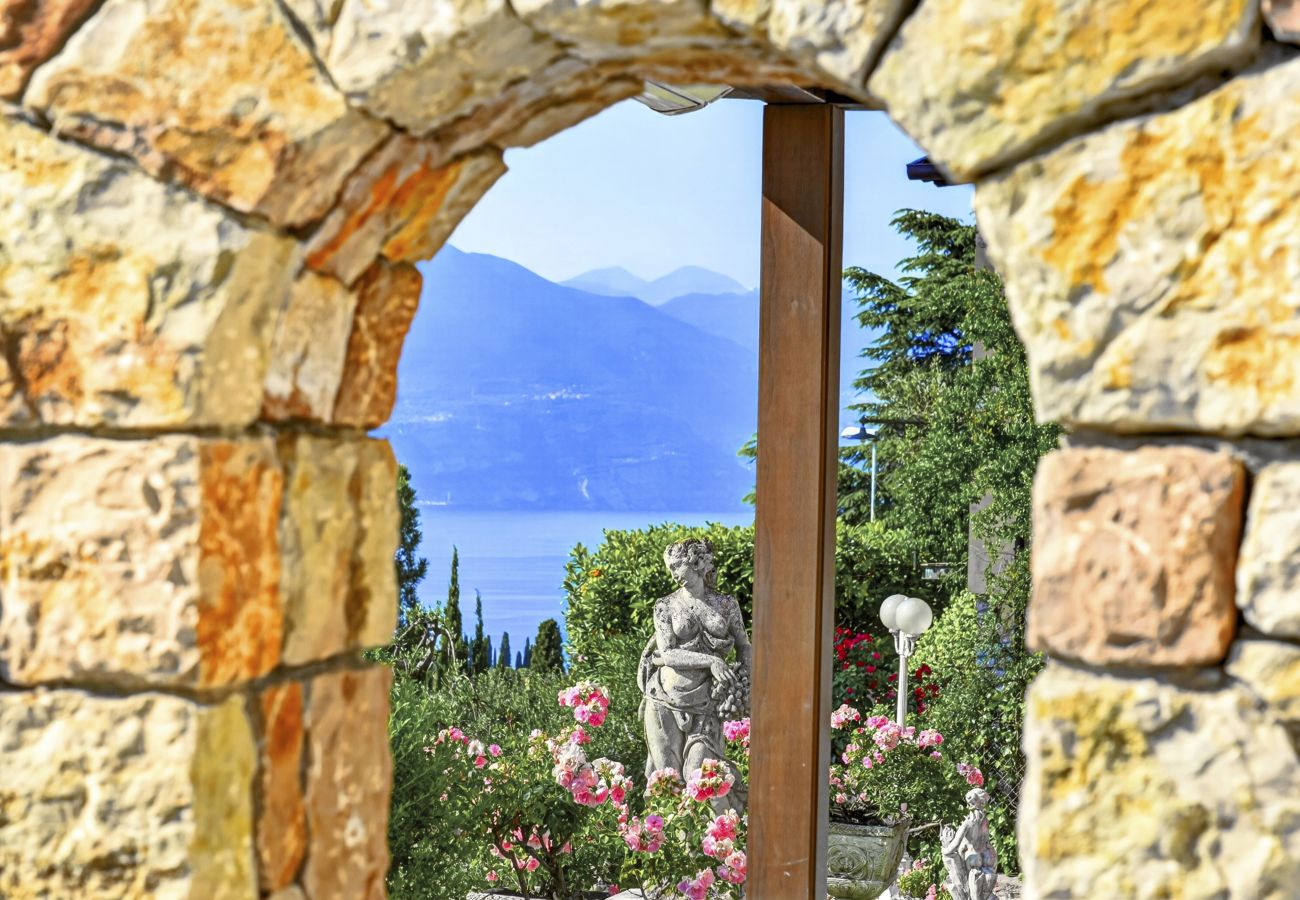 Villa a Torri del Benaco - Regarda - Villa Vera con magnifica vista lago ed ampio giardino