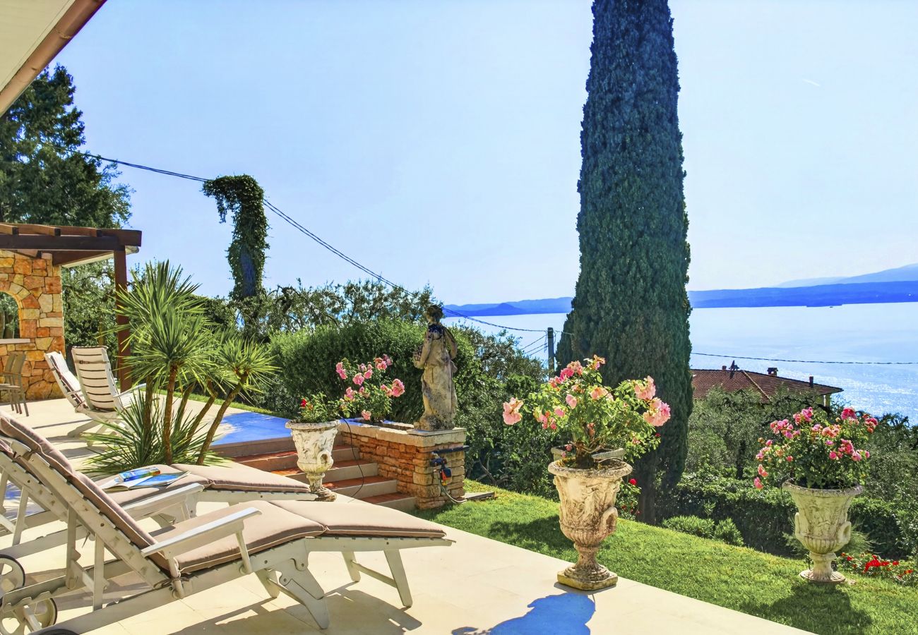 Villa a Torri del Benaco - Regarda - Villa Vera con magnifica vista lago ed ampio giardino