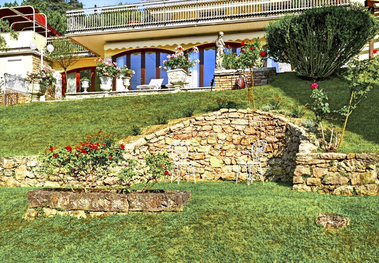 Villa a Torri del Benaco - Regarda - Villa Vera con magnifica vista lago ed ampio giardino
