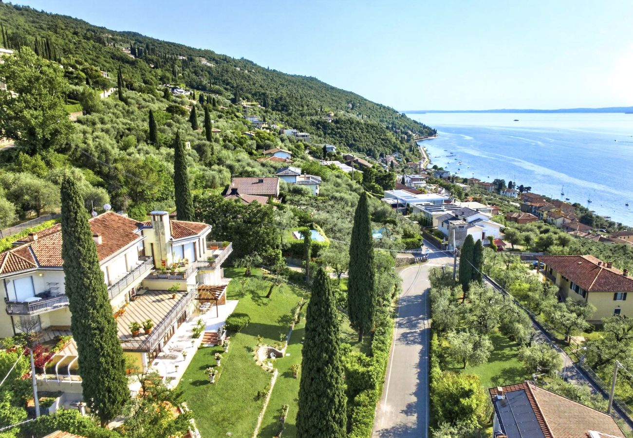 Villa a Torri del Benaco - Regarda - Villa Vera con magnifica vista lago ed ampio giardino