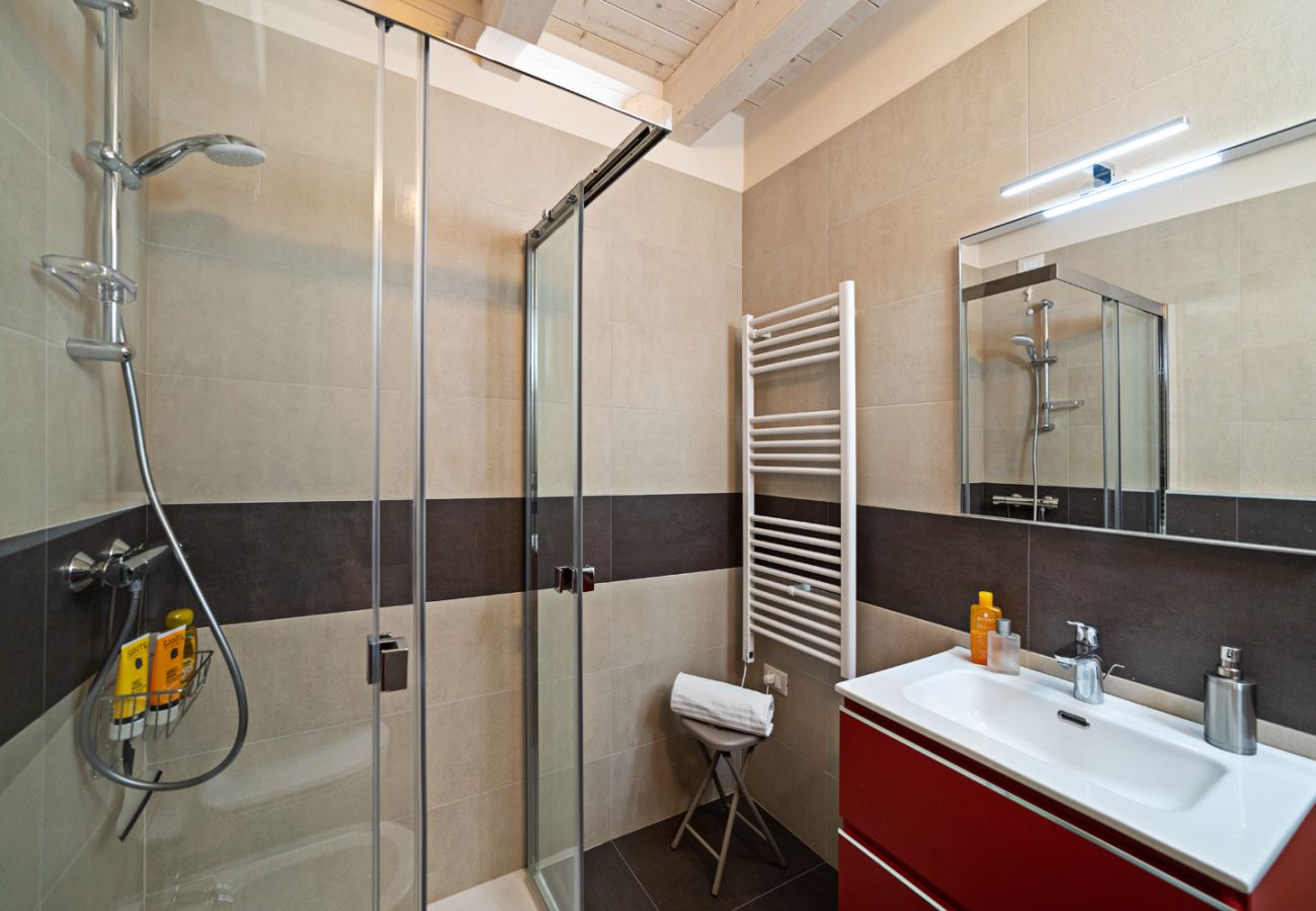 Appartamento a Lazise - Regarda - Residenza GJ piano terra- con terrazza panoramica, wifi e a/c