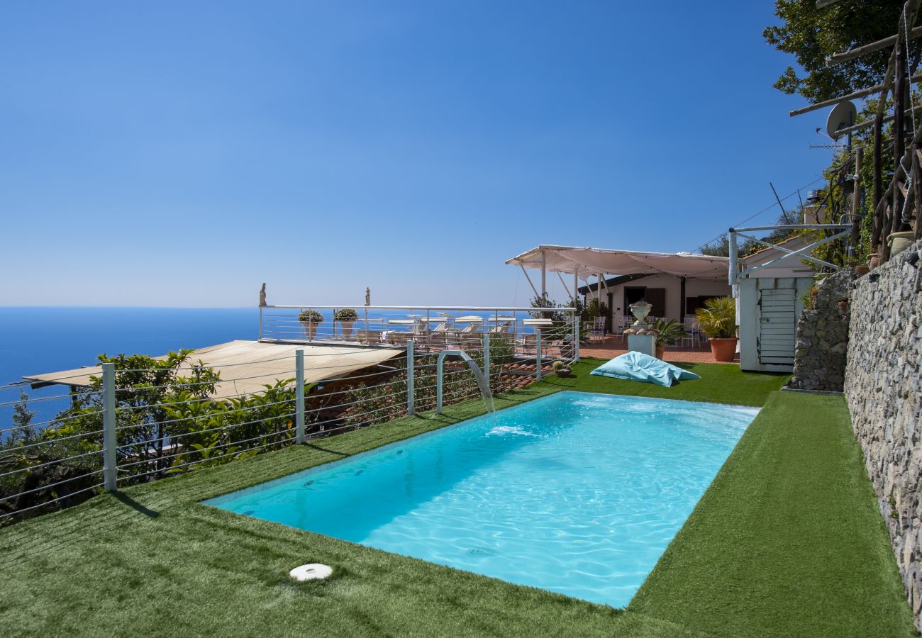 Villa in Pogerola - Villa Gioiello - Pool mit Meerblick und Farbtherapie