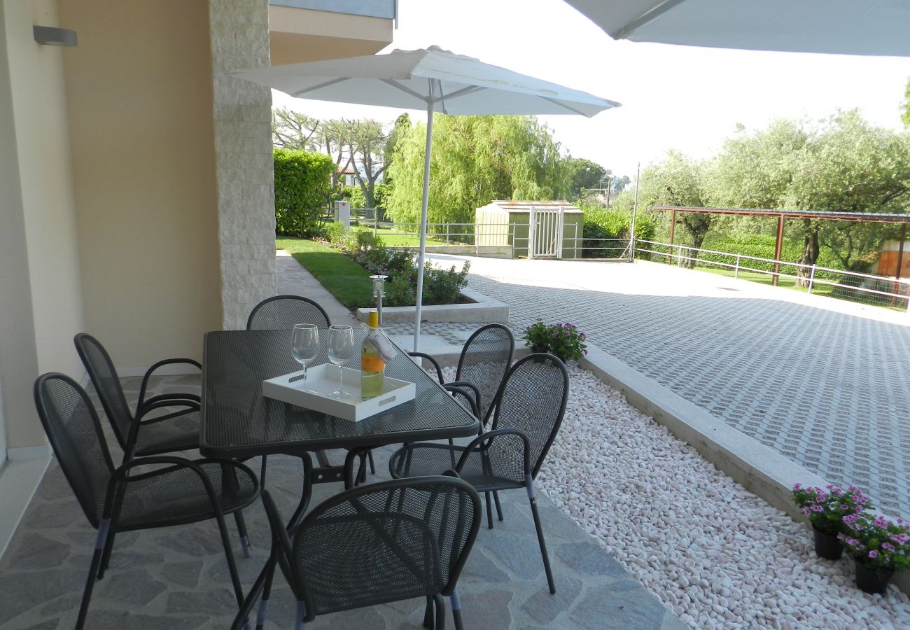Ferienwohnung in Lazise - Regarda - Wohnung Brezza di Lago 1 mit Pool und Klimaanlage -Ruhe und Entspannung nur wenige Meter vom Zentrum von Lazise entfernt.