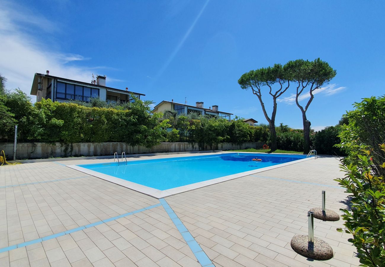 Ferienwohnung in Lazise - Regarda - Wohnung Brezza di Lago 1 mit Pool und Klimaanlage -Ruhe und Entspannung nur wenige Meter vom Zentrum von Lazise entfernt.