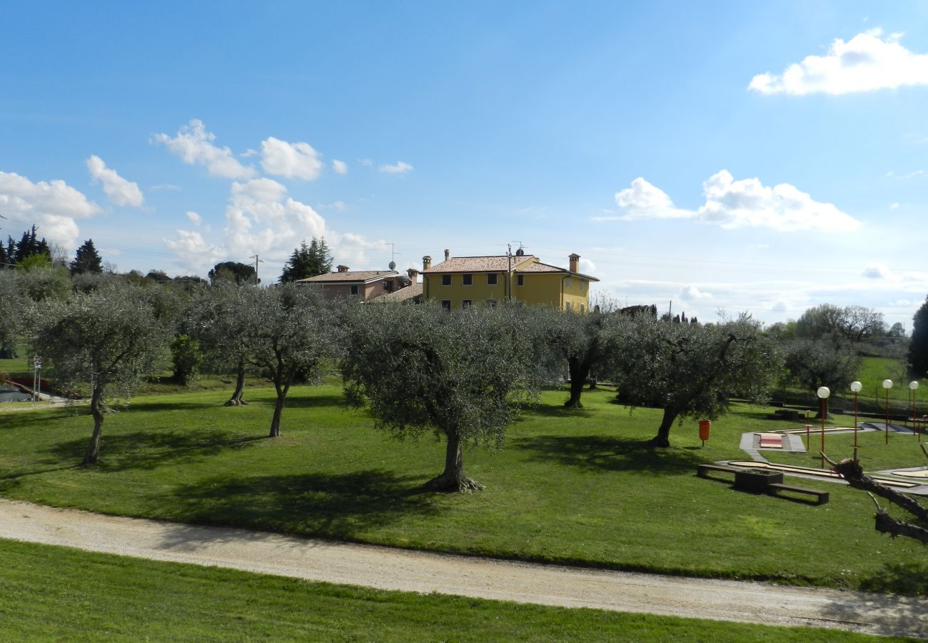 Ferienwohnung in Lazise - Regarda – Fewo Rosa Baccarat 5 mit Campingplatz und Strand Eintritt