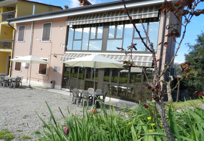 Ferienwohnung in Lazise - Regarda – FeWo Rosa Canina 8 mit Campingplatz und Strand Eintritt