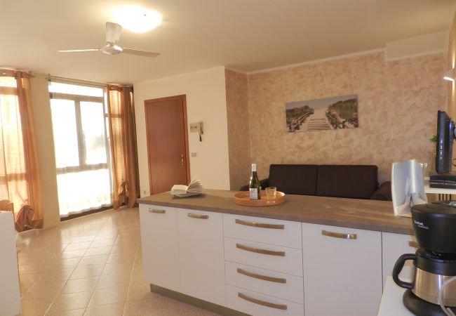 Ferienwohnung in Lazise - Regarda – FeWo Rosa Canina 8 mit Campingplatz und Strand Eintritt