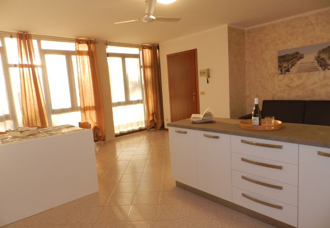 Ferienwohnung in Lazise - Regarda – FeWo Rosa Canina 8 mit Campingplatz und Strand Eintritt