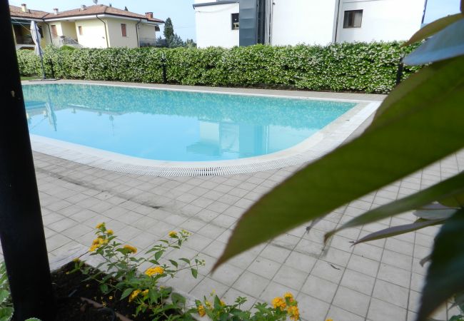 Ferienwohnung in Lazise - Regarda- Dreizimmerwohnung Promenade in Lazise mit Garten und Pool