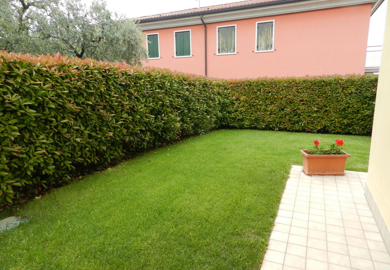 Ferienwohnung in Lazise - Regarda- Dreizimmerwohnung Promenade in Lazise mit Garten und Pool