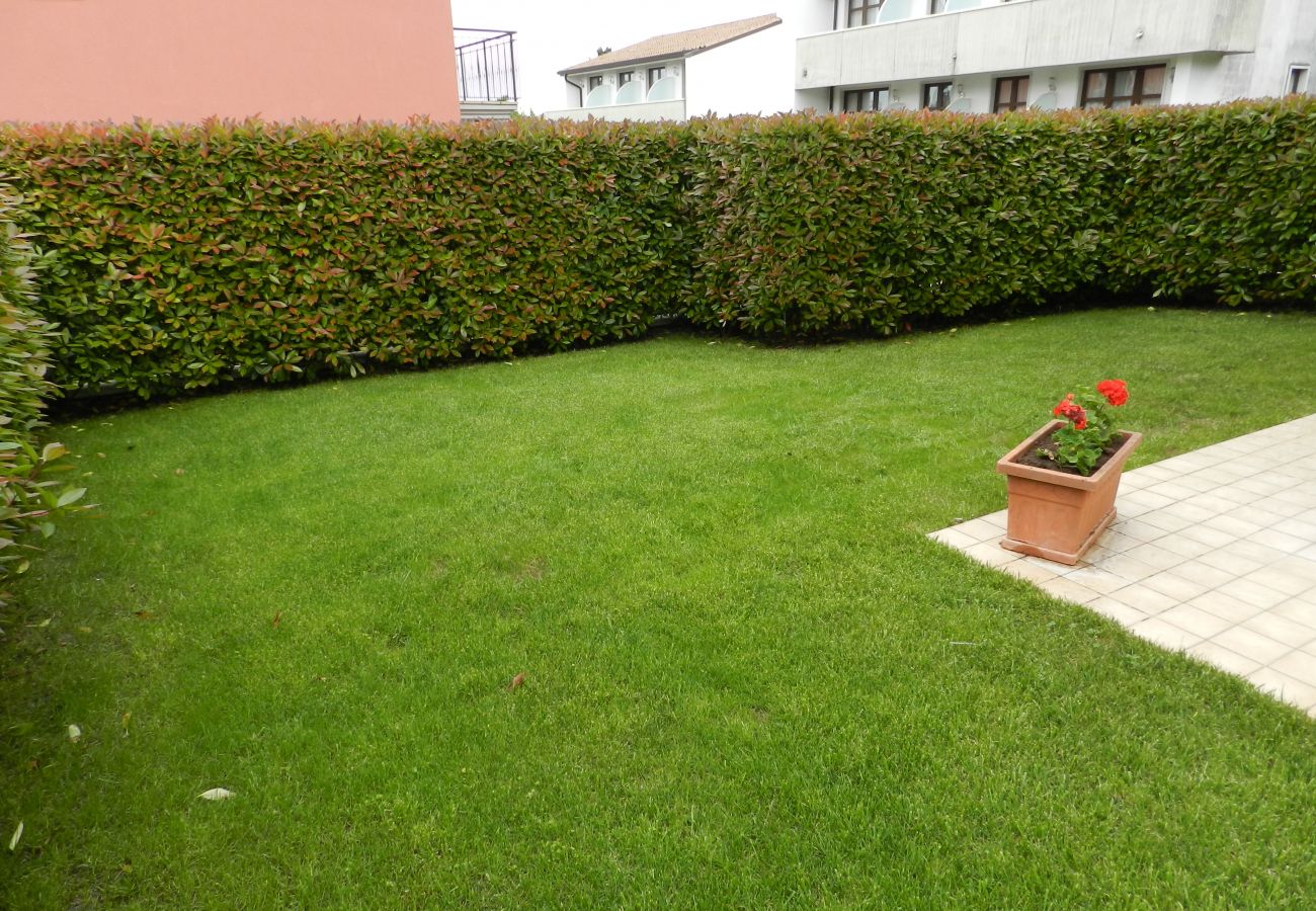 Ferienwohnung in Lazise - Regarda- Dreizimmerwohnung Promenade in Lazise mit Garten und Pool