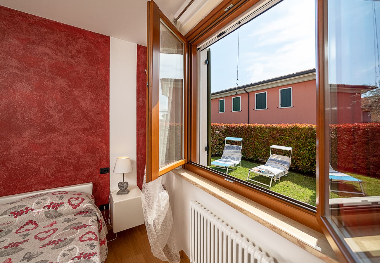 Ferienwohnung in Lazise - Regarda- Dreizimmerwohnung Promenade in Lazise mit Garten und Pool