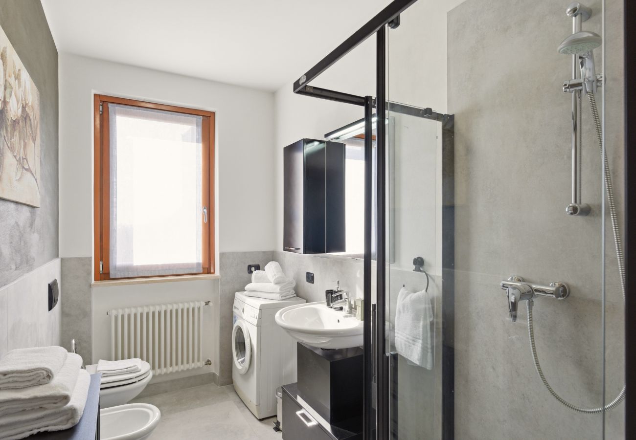 Ferienwohnung in Lazise - Regarda- Weinapartment Promenade in Zentrum mit Garten und Pool