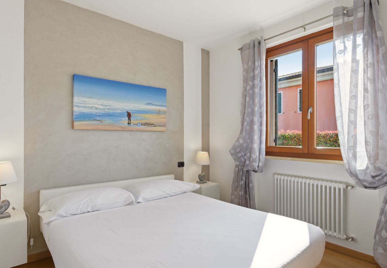 Ferienwohnung in Lazise - Regarda- Weinapartment Promenade in Zentrum mit Garten und Pool