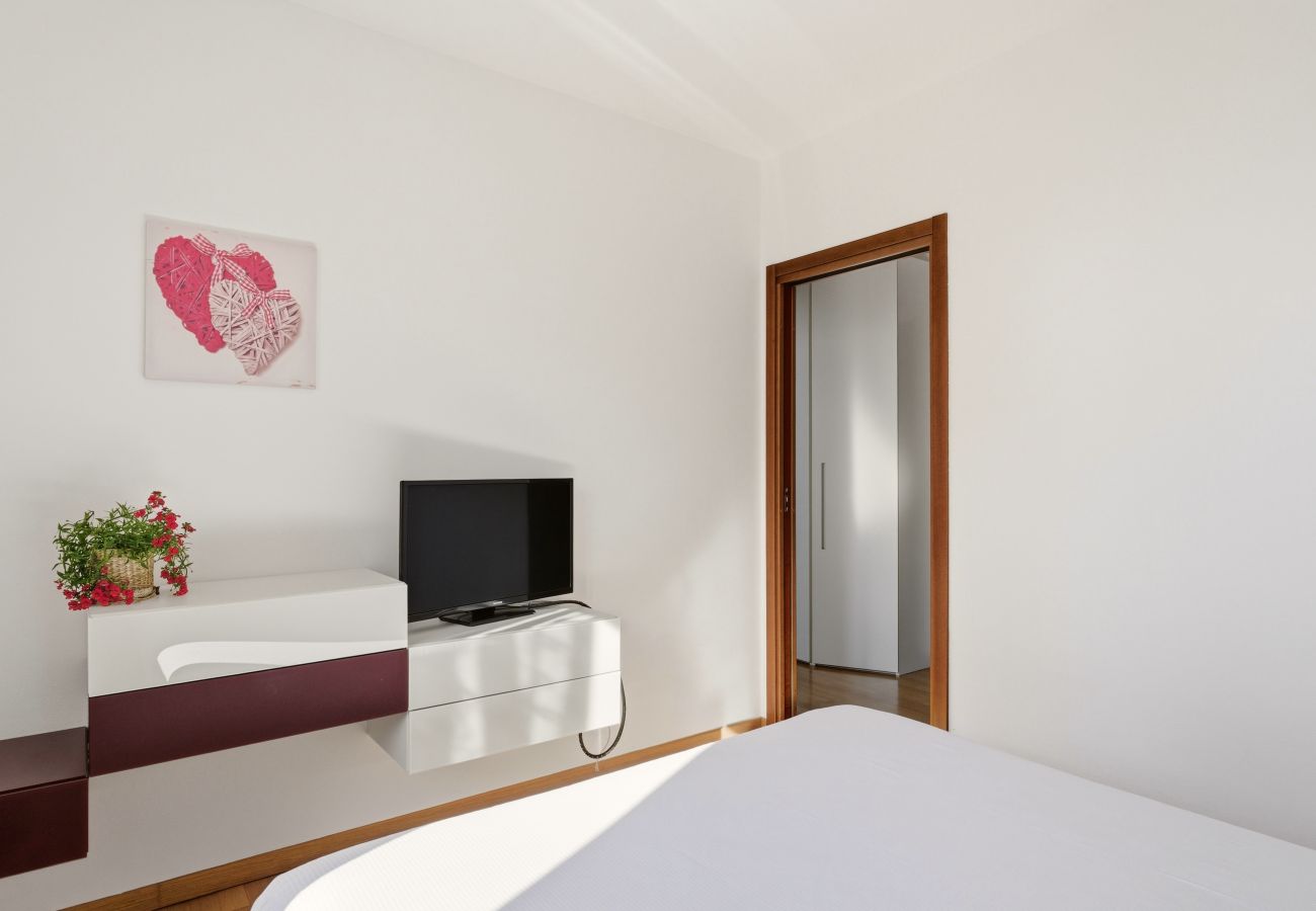 Ferienwohnung in Lazise - Regarda- Weinapartment Promenade in Zentrum mit Garten und Pool