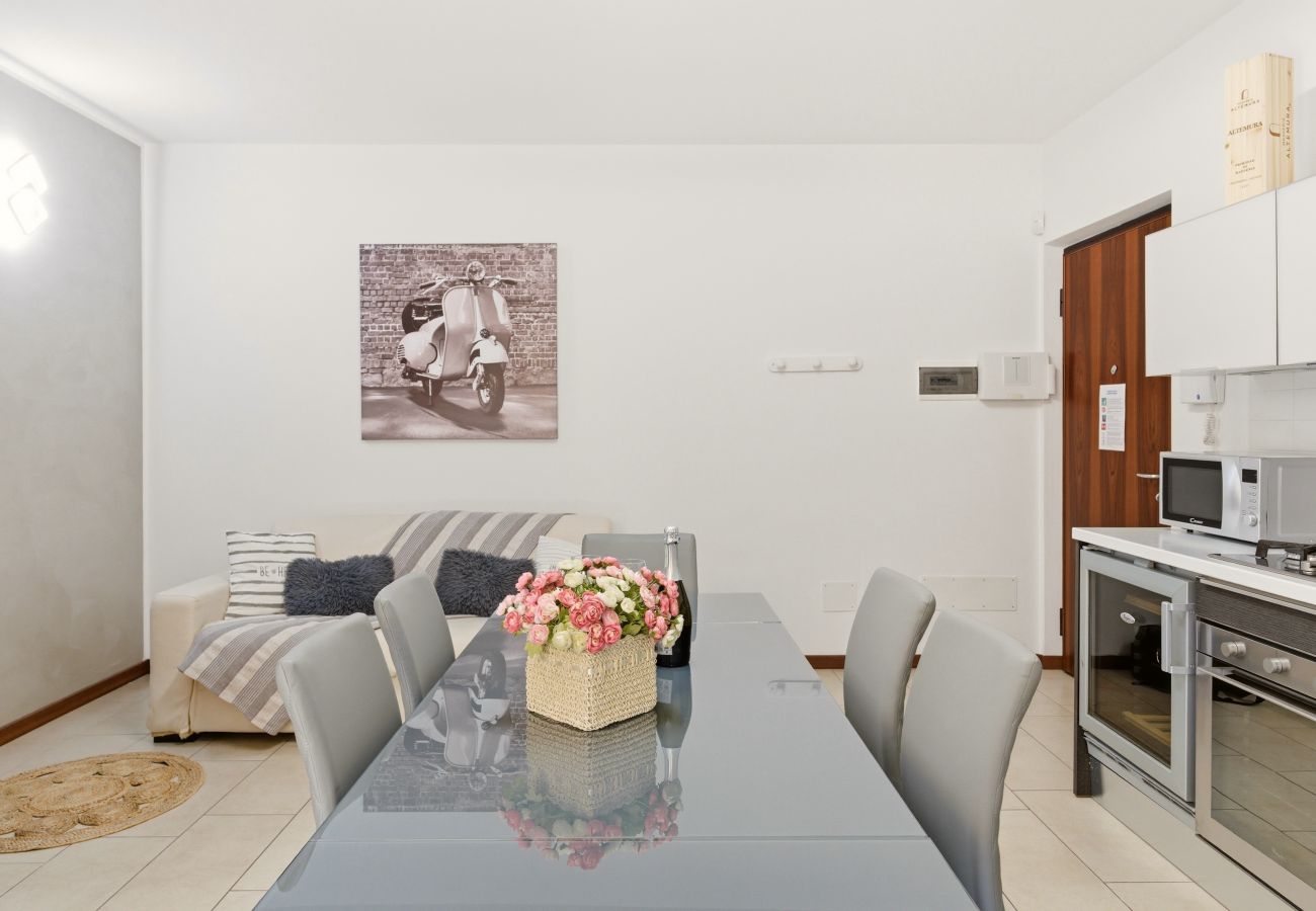 Ferienwohnung in Lazise - Regarda- Weinapartment Promenade in Zentrum mit Garten und Pool