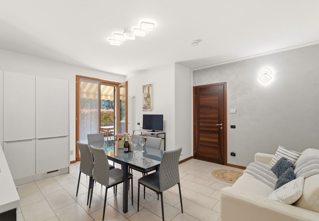 Ferienwohnung in Lazise - Regarda- Weinapartment Promenade in Zentrum mit Garten und Pool