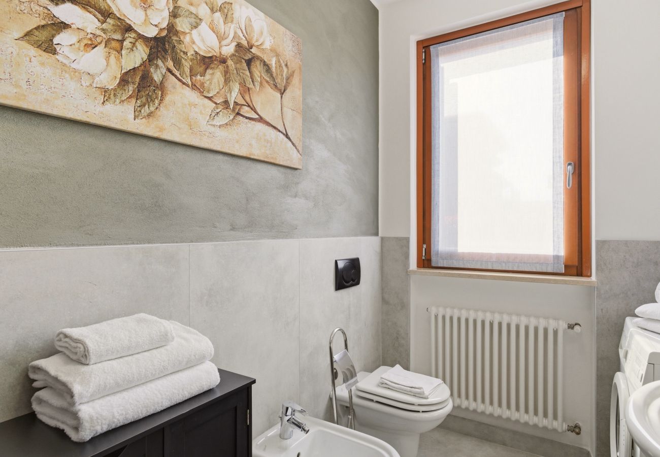 Ferienwohnung in Lazise - Regarda- Weinapartment Promenade in Zentrum mit Garten und Pool