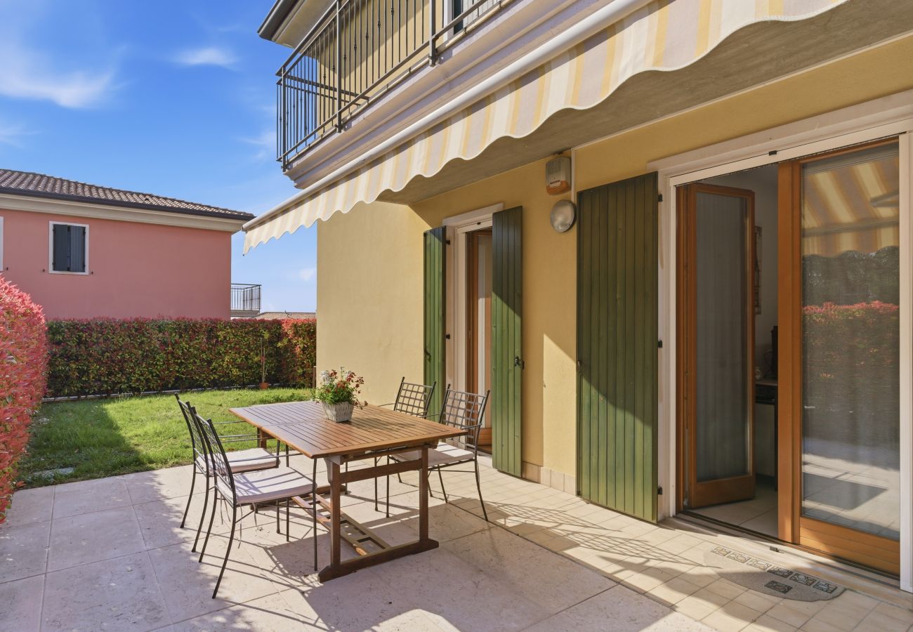 Ferienwohnung in Lazise - Regarda- Weinapartment Promenade in Zentrum mit Garten und Pool