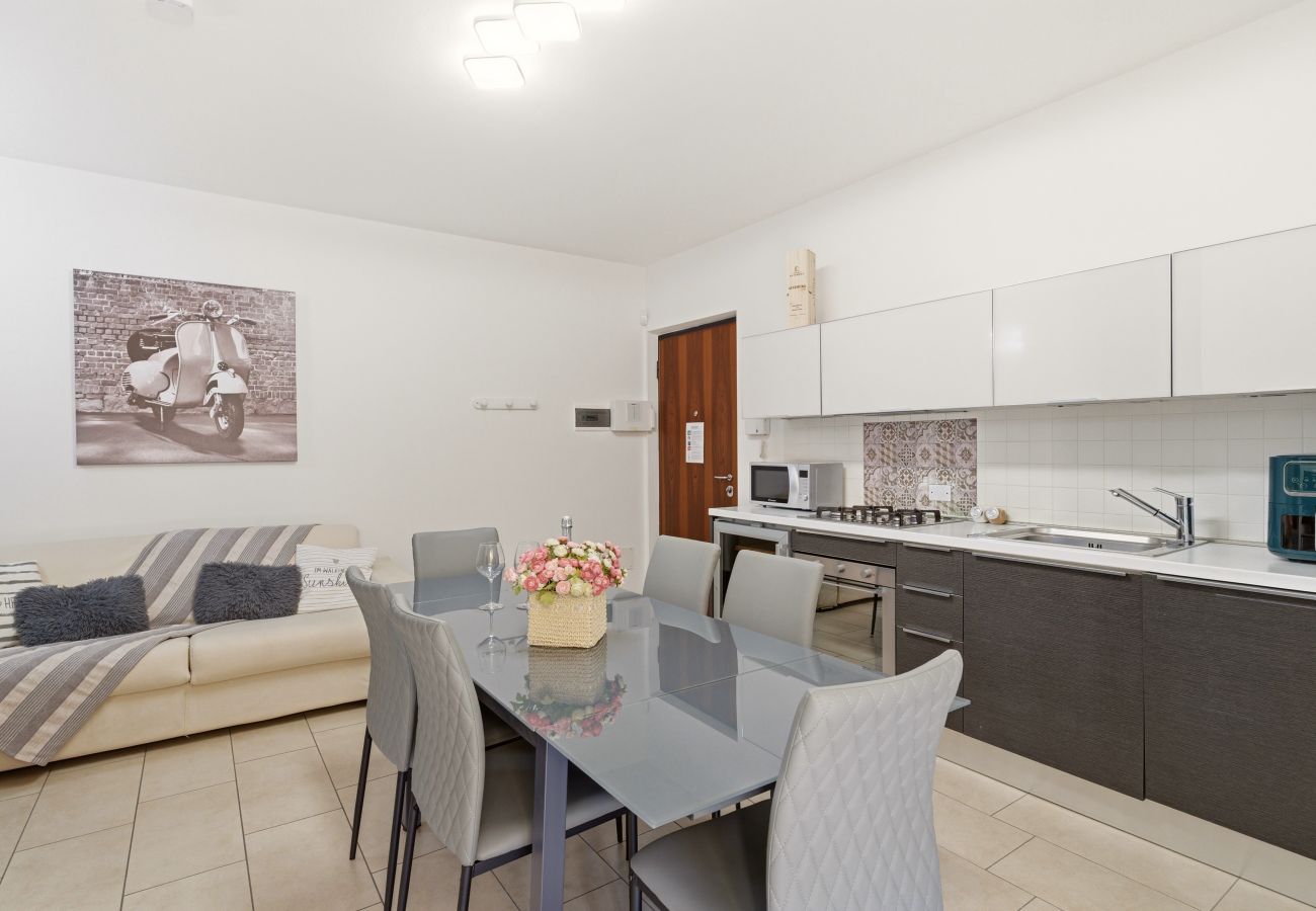 Ferienwohnung in Lazise - Regarda- Weinapartment Promenade in Zentrum mit Garten und Pool