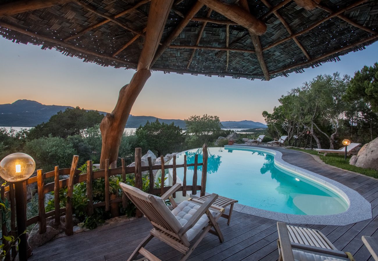 Villa in Porto Rotondo - Villa Sa Jaga - Infinity-Pool mit Blick auf den Sonnenuntergang, Porto Rotondo