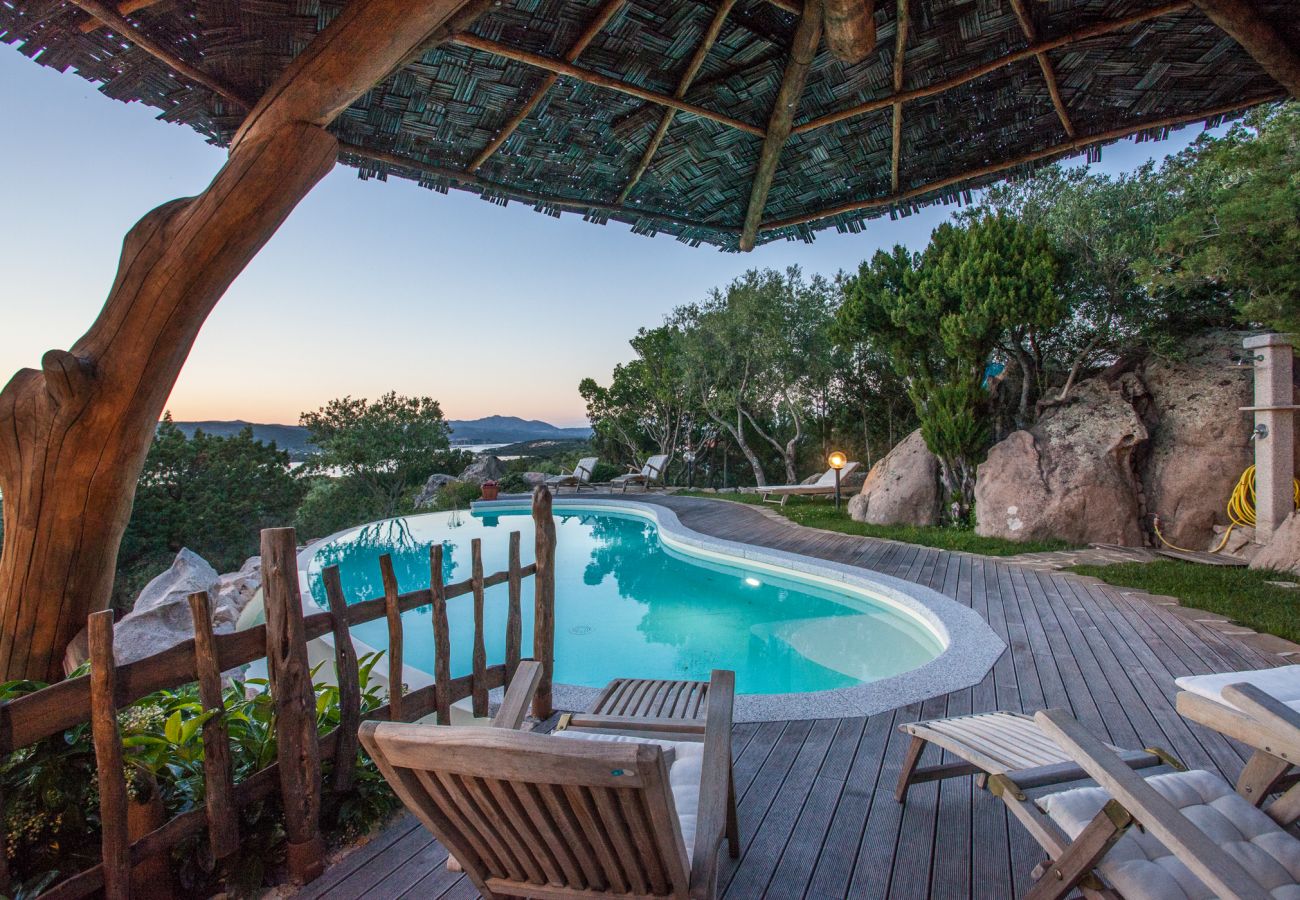 Villa in Porto Rotondo - Villa Sa Jaga - Infinity-Pool mit Blick auf den Sonnenuntergang, Porto Rotondo