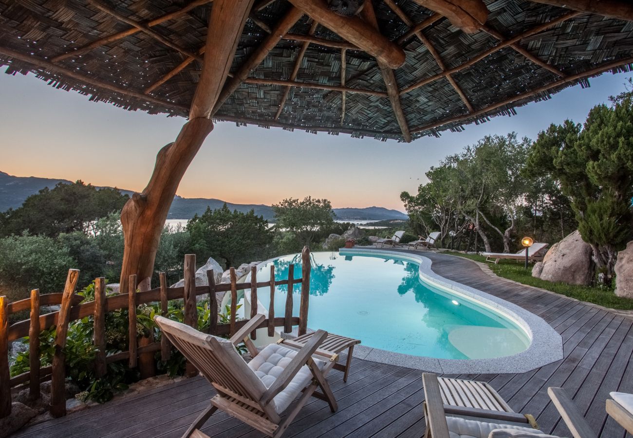 Villa in Porto Rotondo - Villa Sa Jaga - Infinity-Pool mit Blick auf den Sonnenuntergang, Porto Rotondo