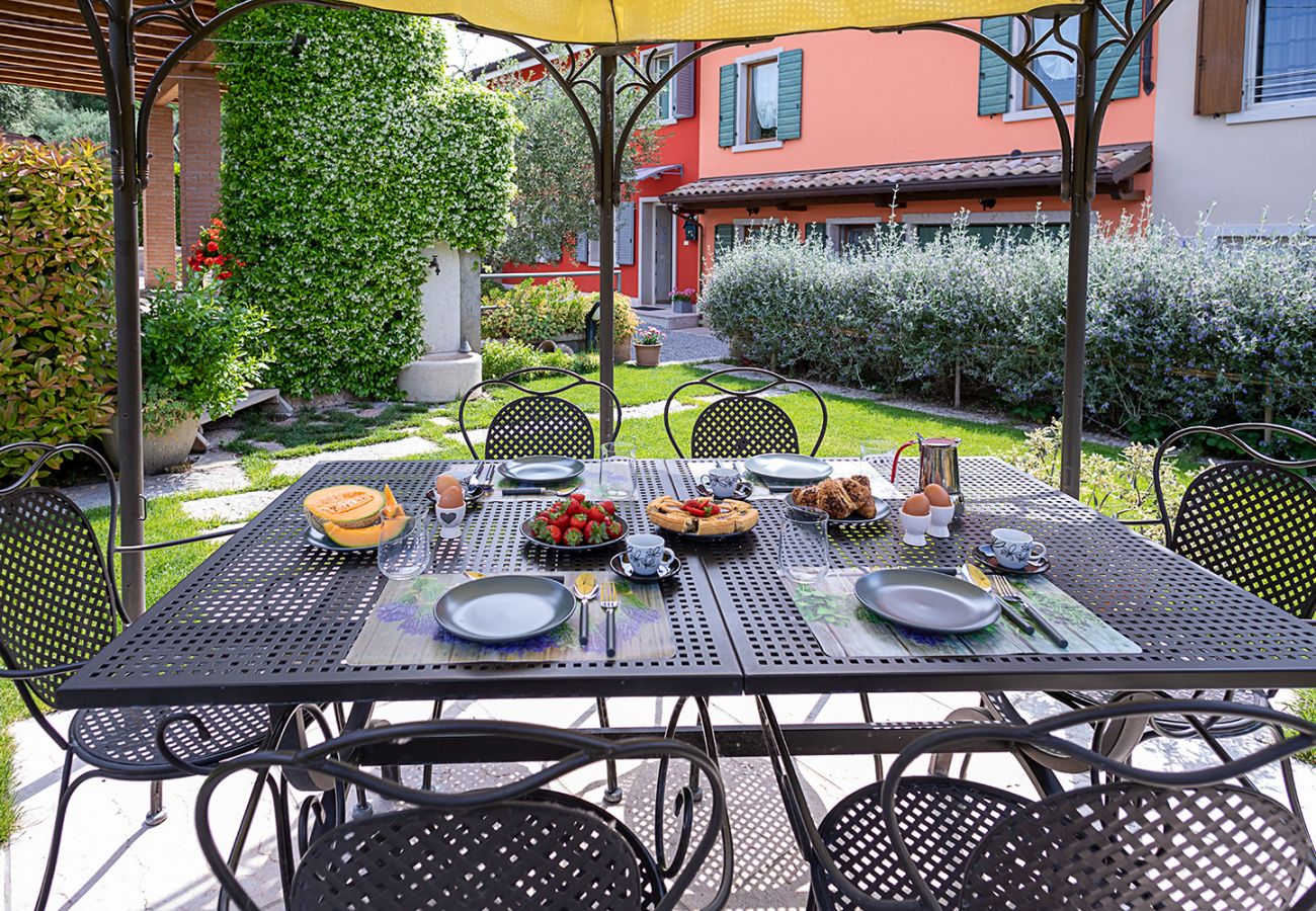 Ferienhaus in Bardolino - Regarda – Haus Rustico Petra im Bardolino mit 3 Schlafzimmer, 2 Bäder, Garten