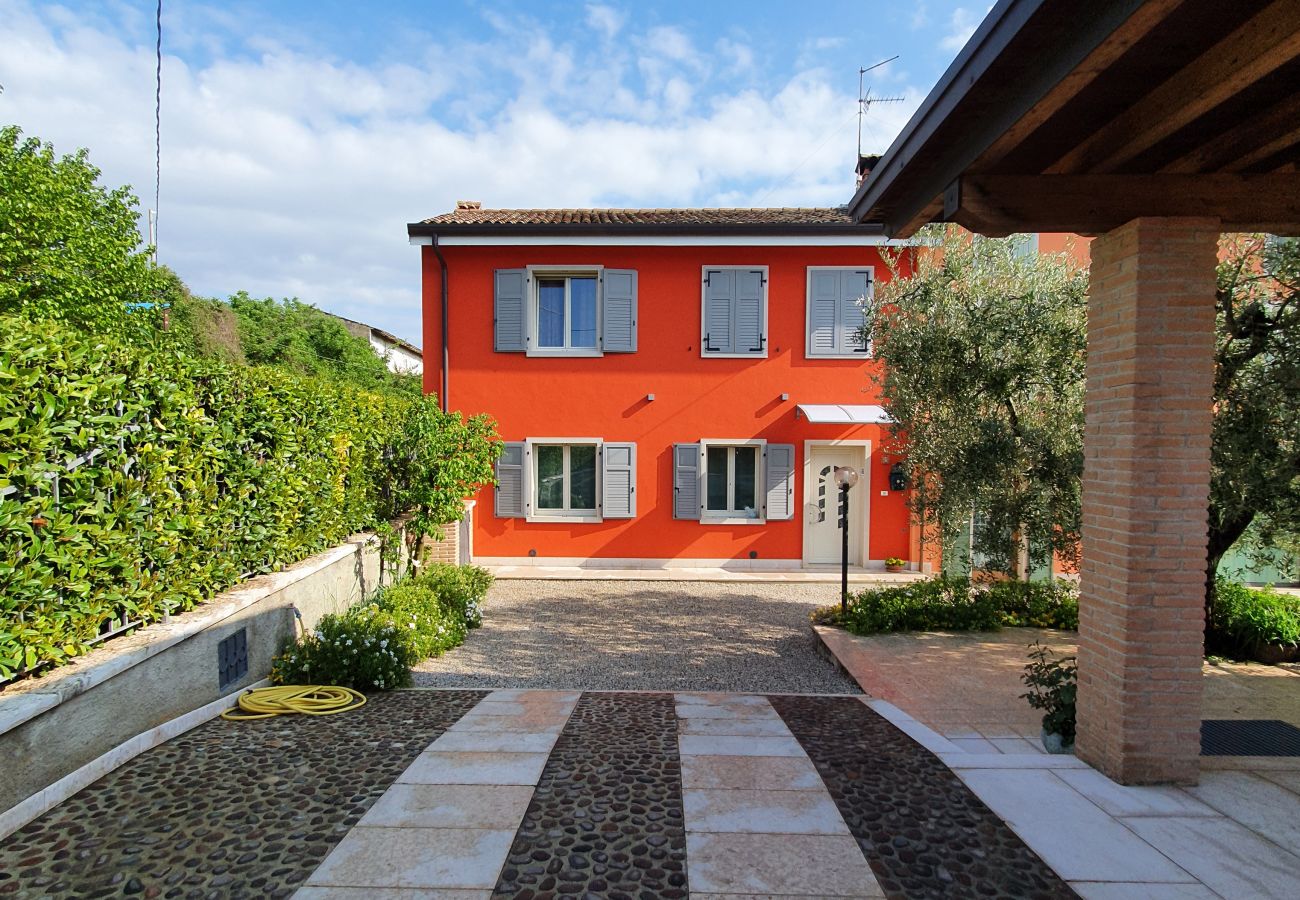 Ferienhaus in Bardolino - Regarda – Haus Rustico Petra im Bardolino mit 3 Schlafzimmer, 2 Bäder, Garten