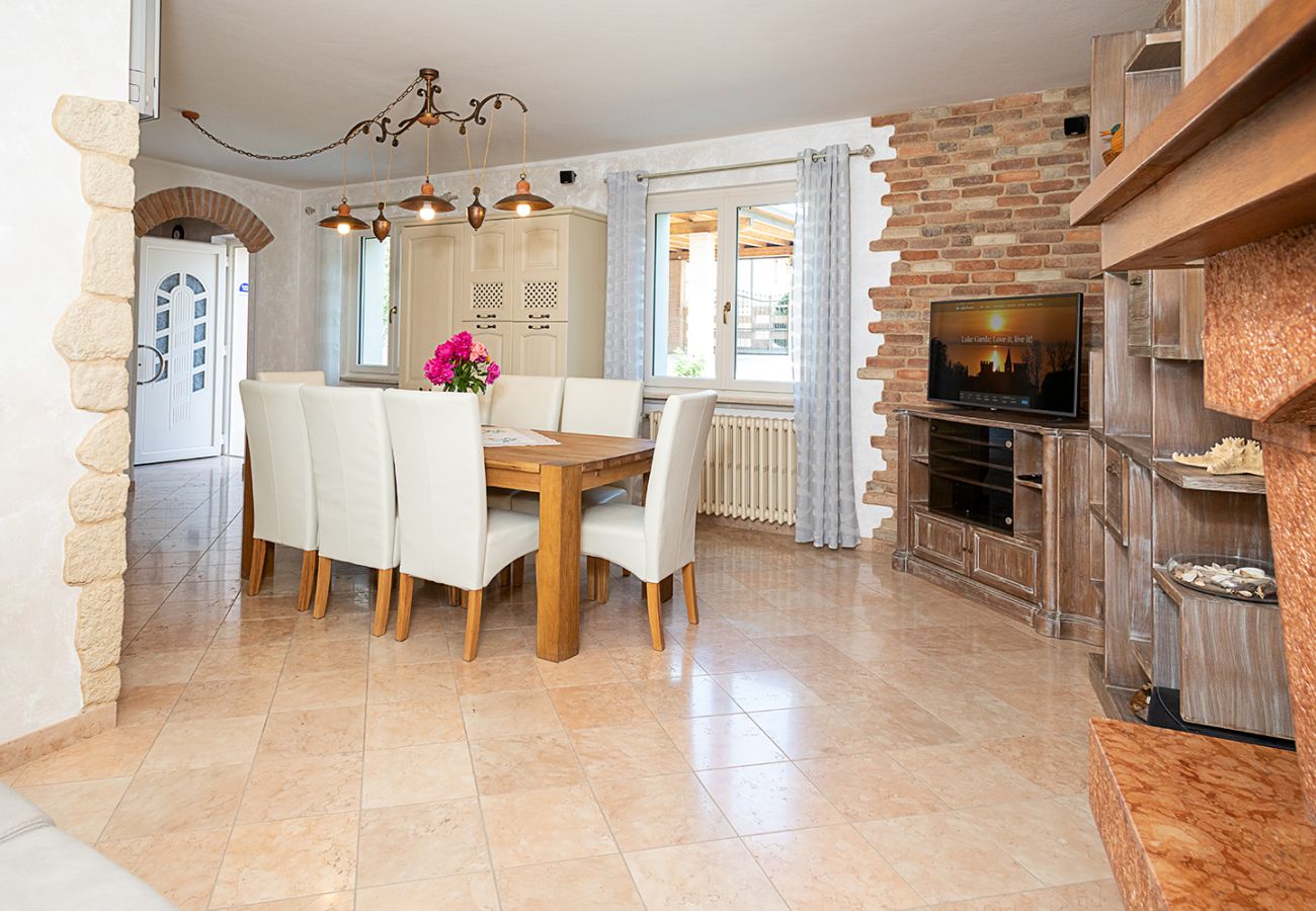 Ferienhaus in Bardolino - Regarda – Haus Rustico Petra im Bardolino mit 3 Schlafzimmer, 2 Bäder, Garten