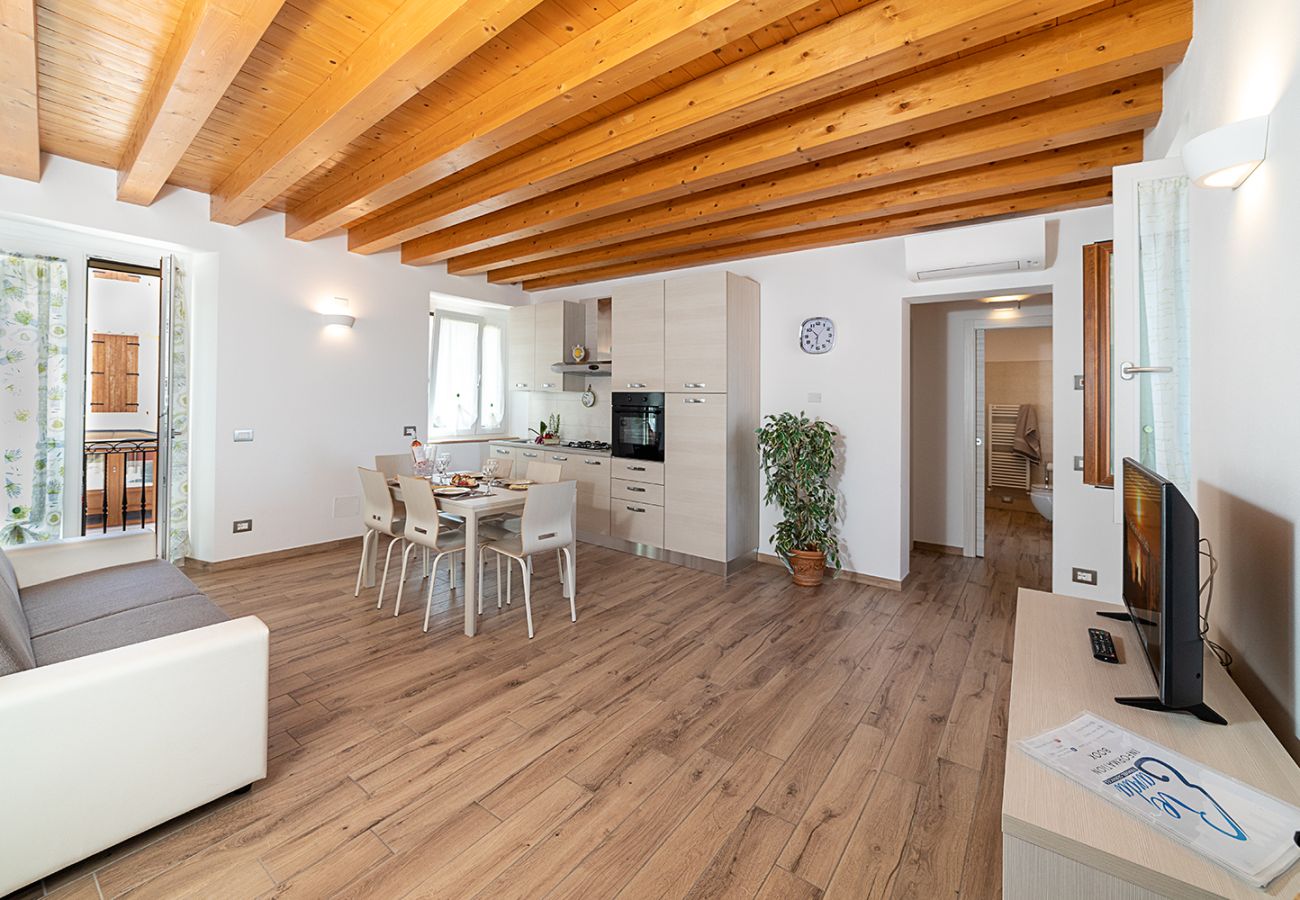 Ferienhaus in Bardolino - Regarda - Casa Rossa, romantisches Rustico  mit Wlan und Klimaanlage