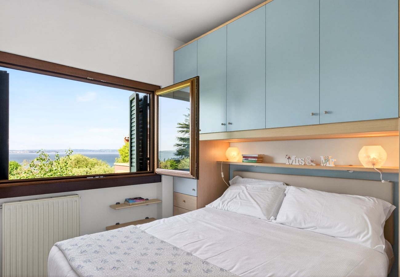 Ferienwohnung in Bardolino - Regarda - Ferienwohnung Blue View 1 mit Pool, Seeblick, Wlan, 1 Schlafzimmer
