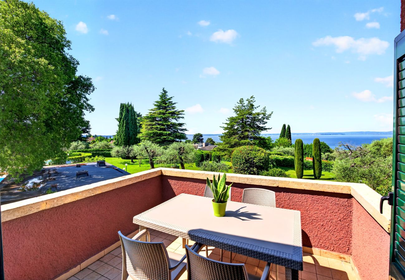 Ferienwohnung in Bardolino - Regarda - Ferienwohnung Blue View 1 mit Pool, Seeblick, Wlan, 1 Schlafzimmer