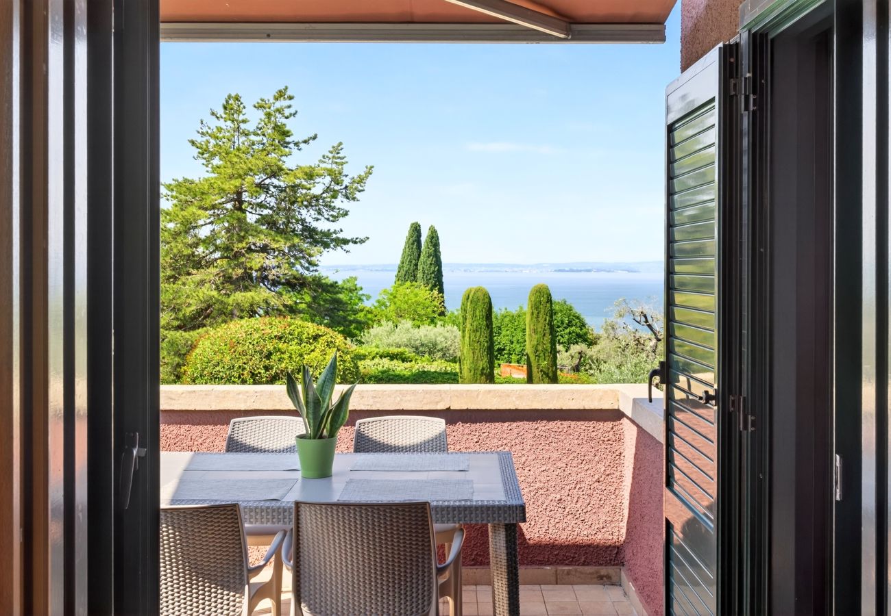Ferienwohnung in Bardolino - Regarda - Ferienwohnung Blue View 1 mit Pool, Seeblick, Wlan, 1 Schlafzimmer