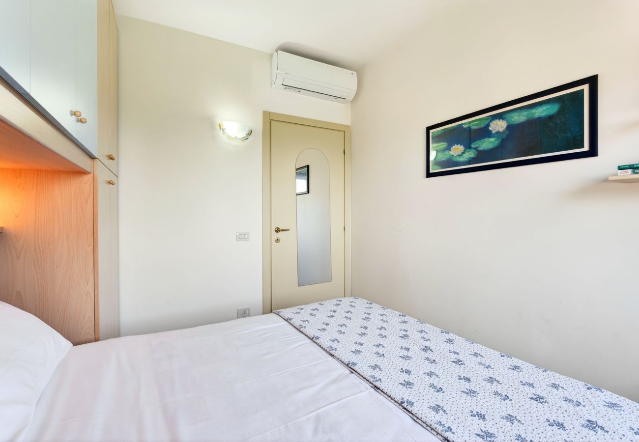 Ferienwohnung in Bardolino - Regarda - Ferienwohnung Blue View 1 mit Pool, Seeblick, Wlan, 1 Schlafzimmer