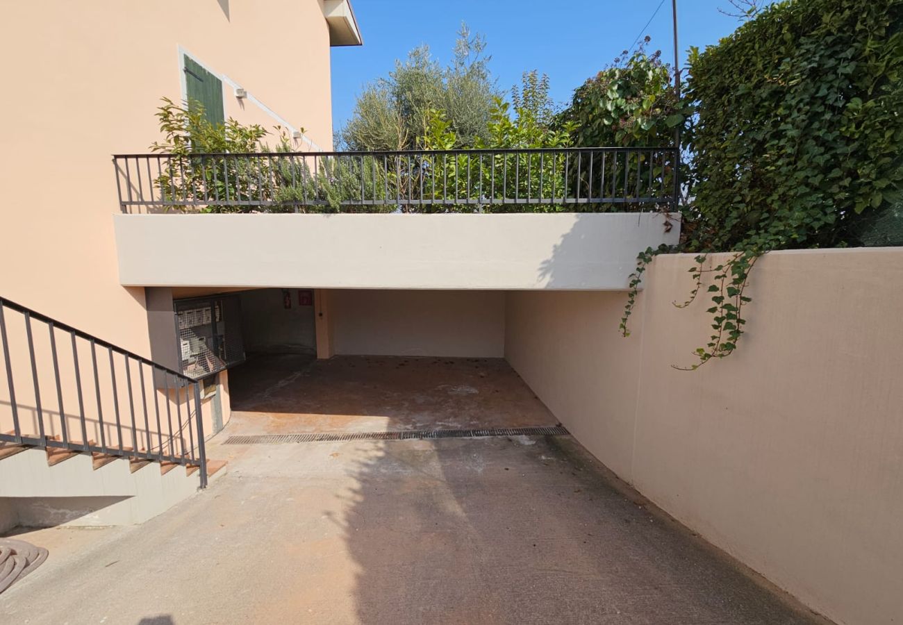 Ferienwohnung in Lazise - Stilvoller eingerichtete Zweizimmerwohnung 