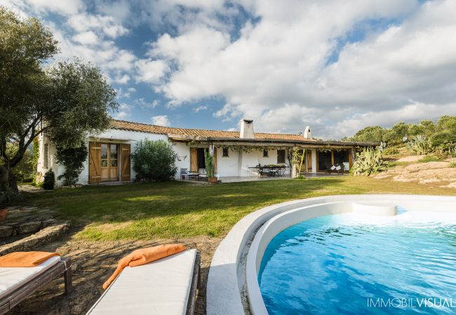Villa in Golfo Aranci - Villa Relais - exklusiver Rückzugsort auf dem Land mit Pool mit Meerblick Villa in Golfo Aranci - Villa Relais - exklusiver Rückzugsort auf dem Land mit Pool mit Meerblick