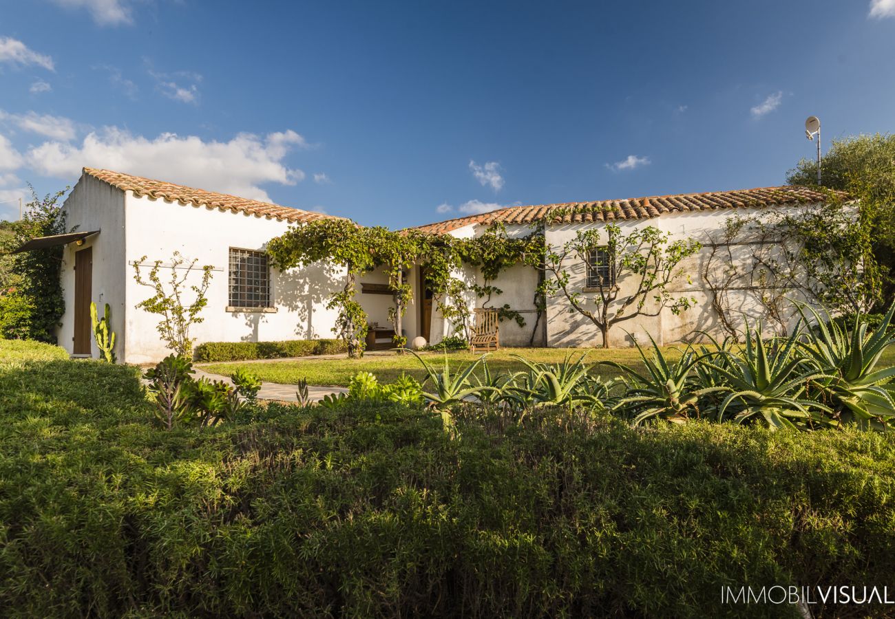 Villa in Golfo Aranci - Villa Relais - exklusiver Rückzugsort auf dem Land mit Pool mit Meerblick