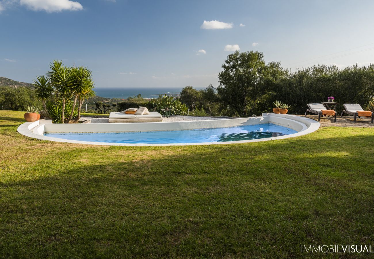 Villa Relais - Villa zur Miete mit privatem Pool und Meerblick in Golfo Aranci
