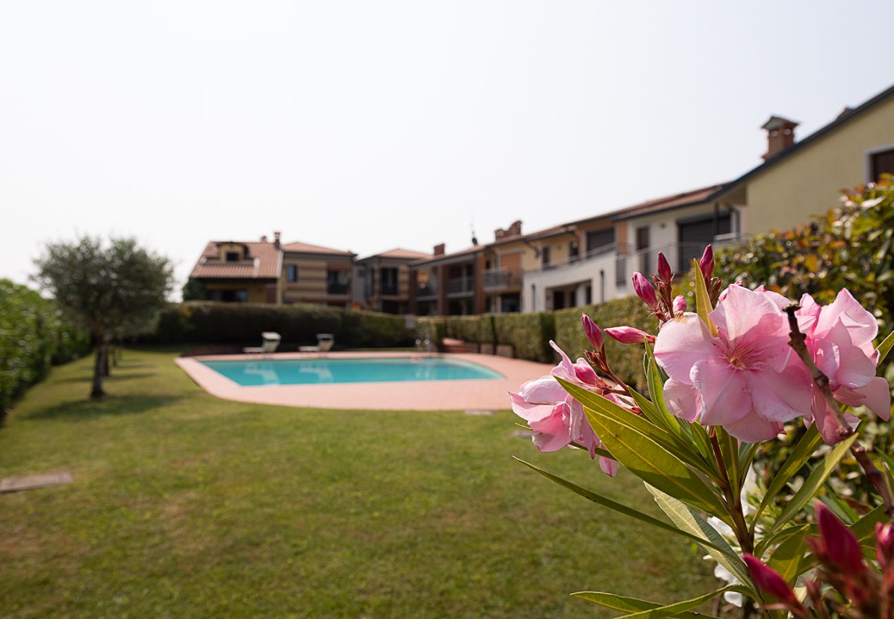 Ferienwohnung in Lazise - Regarda –Hübsche Wohnung Miralago in Lazise mit privat Garten, Pool, Hunde sind Herzlich wilkommen. 