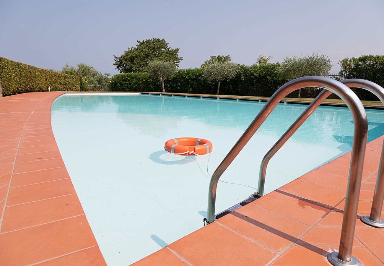 Ferienwohnung in Lazise - Regarda –Hübsche Wohnung Miralago in Lazise mit privat Garten, Pool, Hunde sind Herzlich wilkommen. 