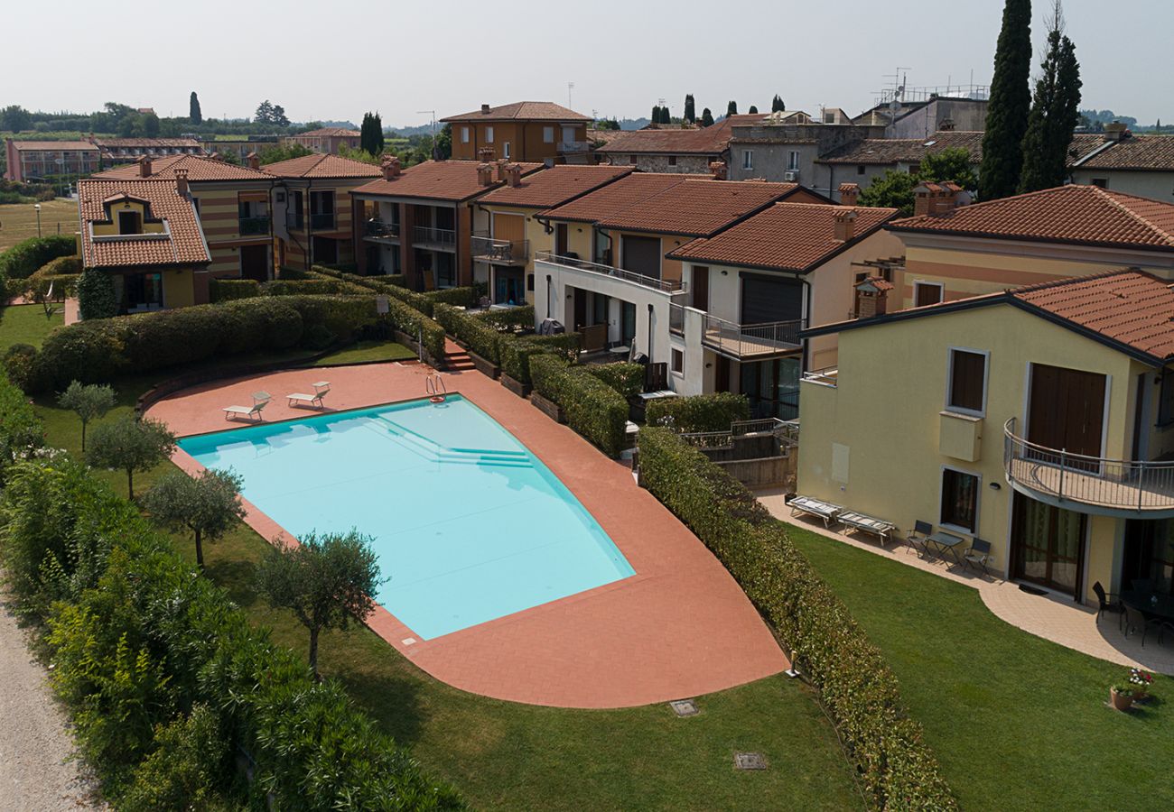 Ferienwohnung in Lazise - Regarda –Hübsche Wohnung Miralago in Lazise mit privat Garten, Pool, Hunde sind Herzlich wilkommen. 