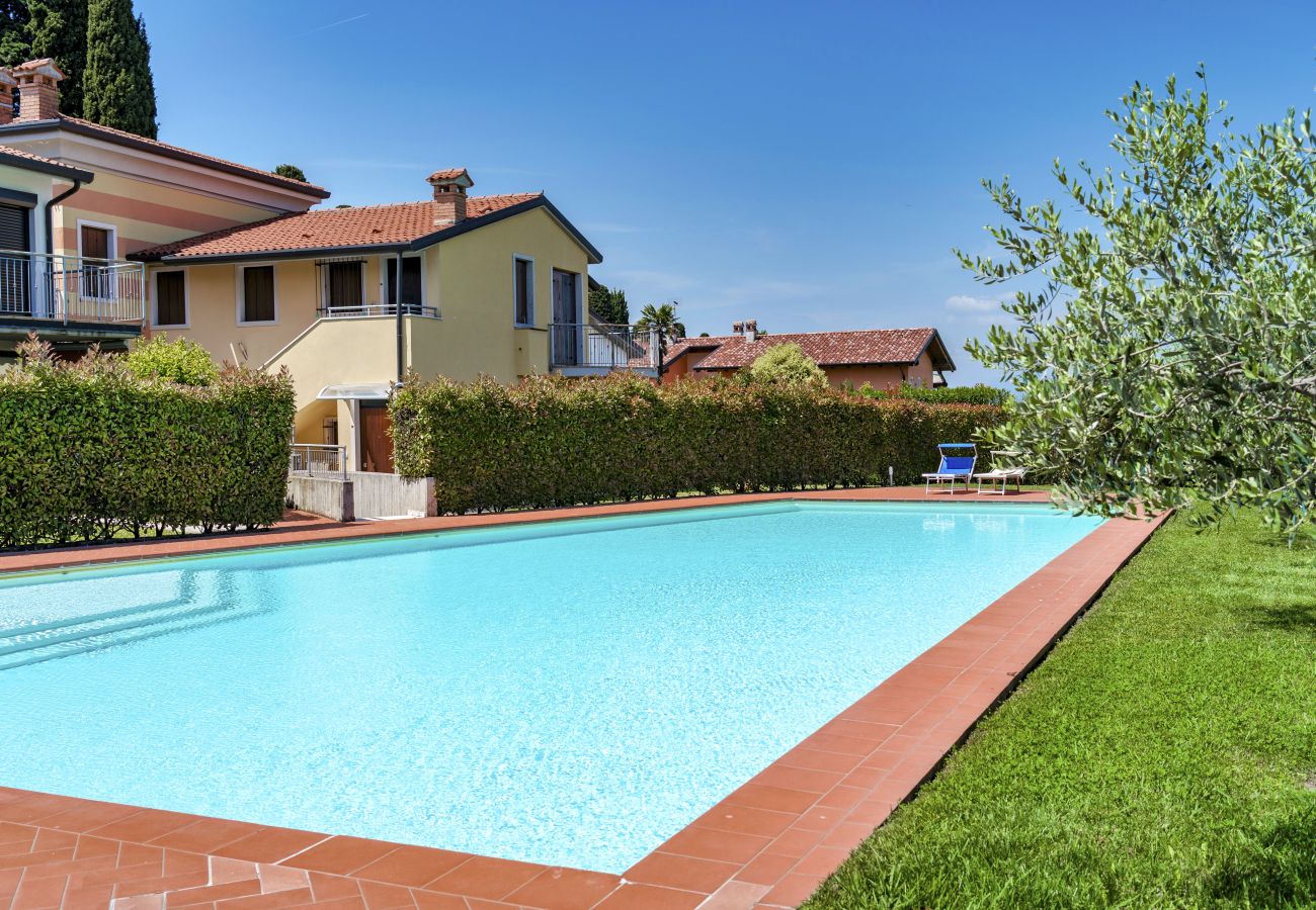 Ferienwohnung in Lazise - Regarda –Hübsche Wohnung Miralago in Lazise mit privat Garten, Pool, Hunde sind Herzlich wilkommen. 